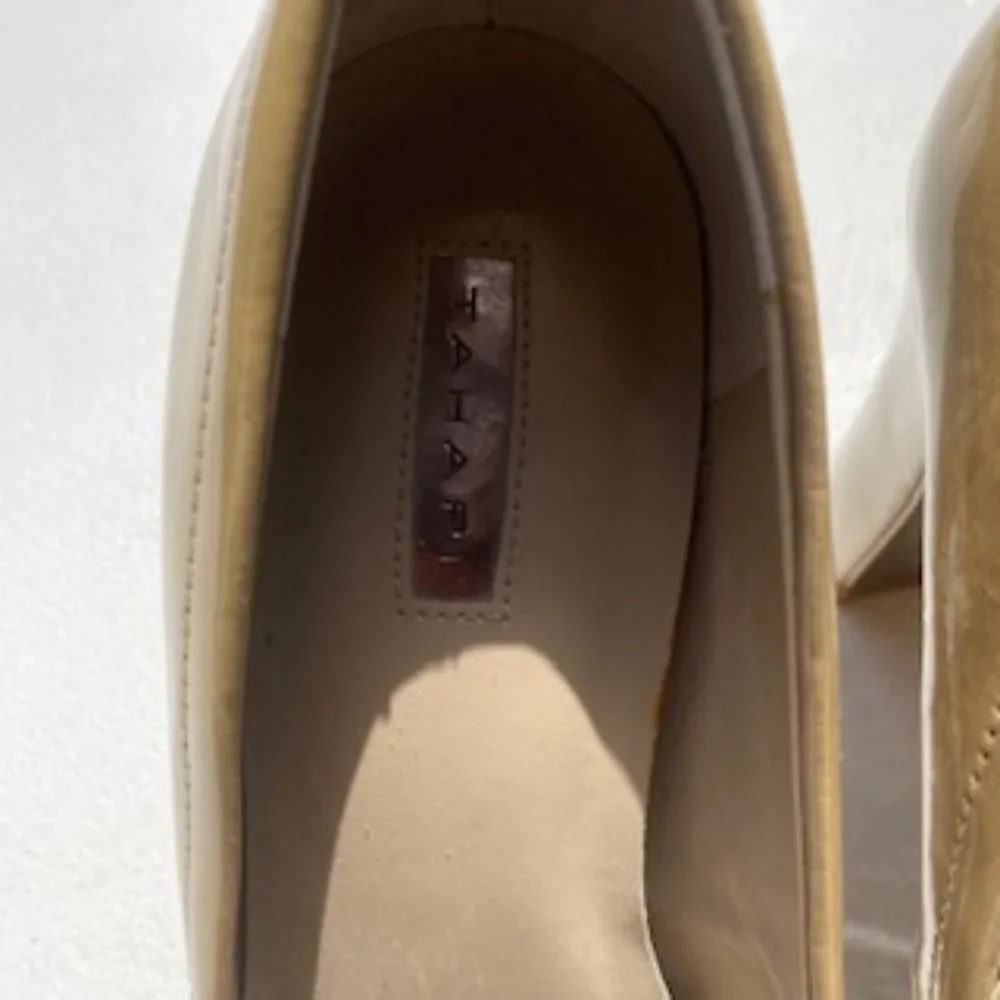 Tahari Patent Pumps - Picture 3 of 16